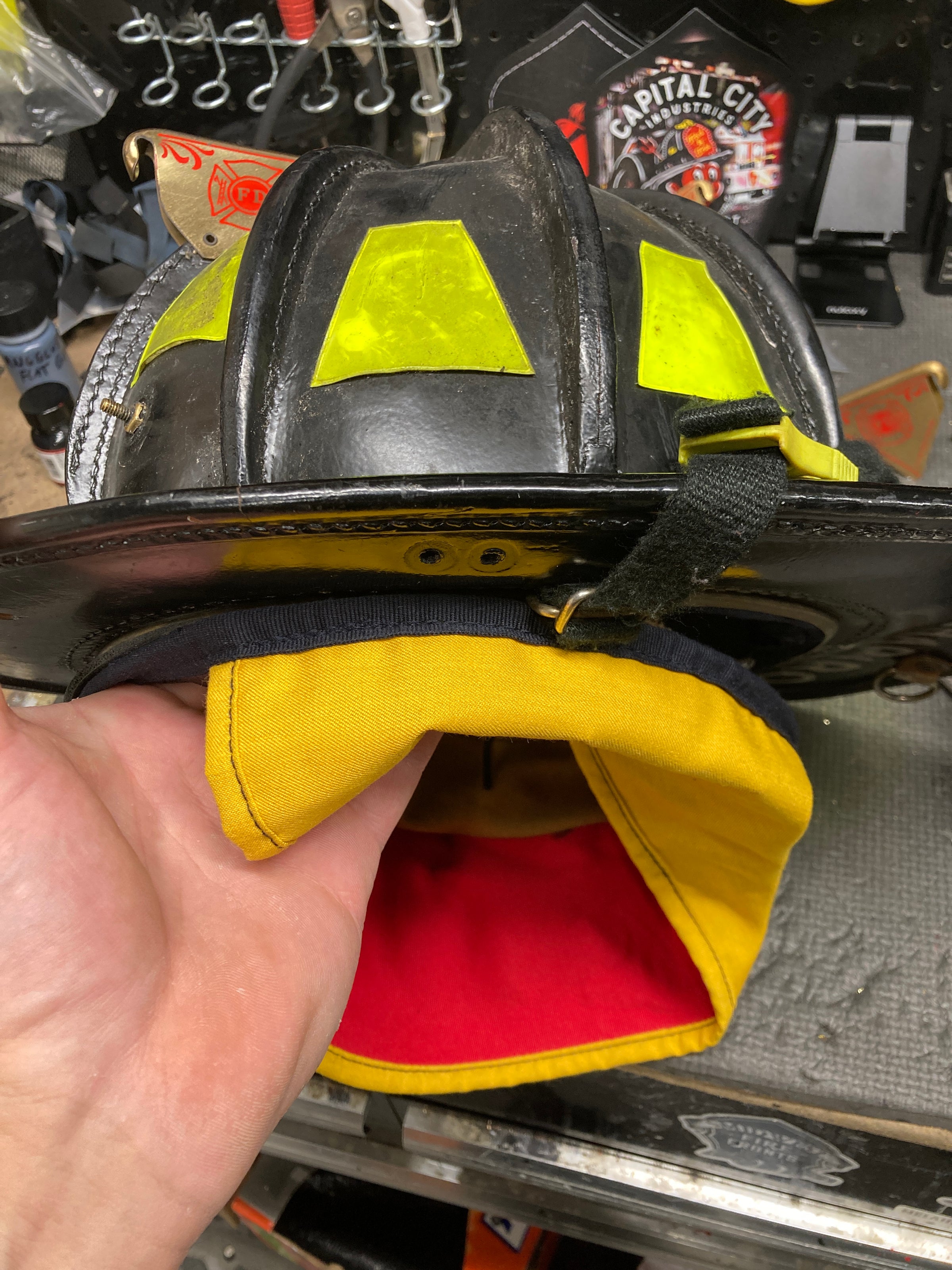 Order Retro Helmet | CAPITAL CITY