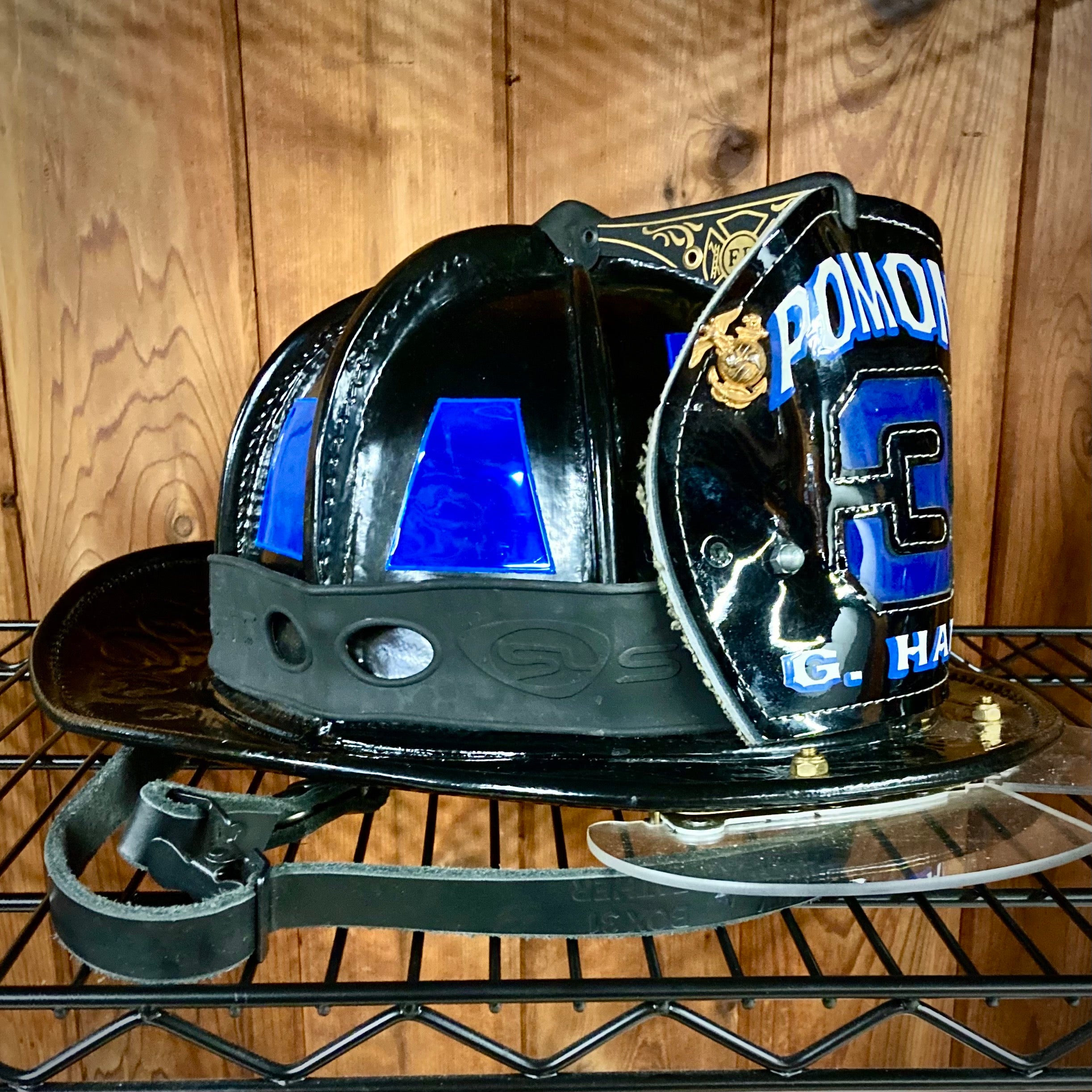 façade サンダル　28 Cladding Rises Nearly Halfway Up at 2222 Market Street in